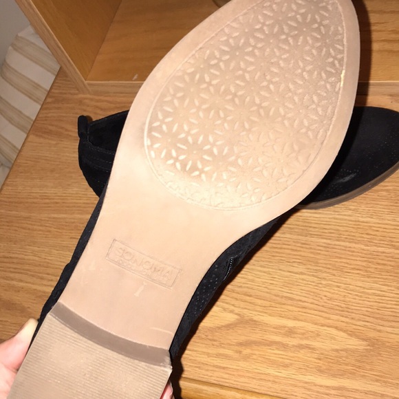 Black booties size 10 like new - Picture 2 of 3